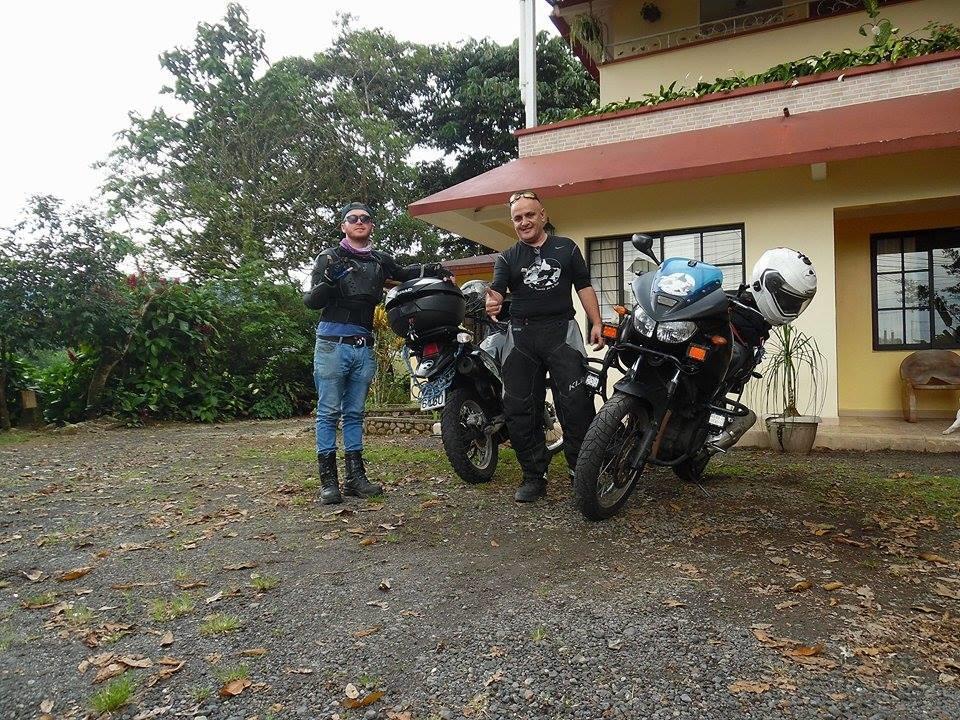 Hostal La Molienda Puyo Exteriör bild